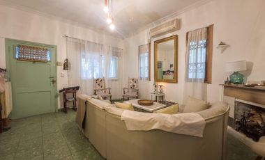 Casa en venta - 2 Dormitorios 1 Baño - 330Mts2 - Caseros
