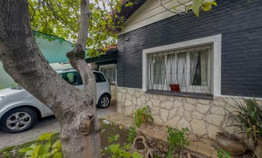 Casa en venta - 2 Dormitorios 1 Baño - 330Mts2 - Caseros