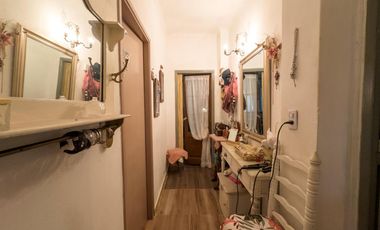 Casa en venta - 2 Dormitorios 1 Baño - 330Mts2 - Caseros