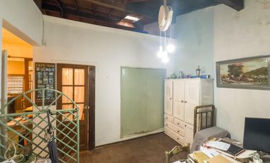 Casa en venta - 2 Dormitorios 1 Baño - 330Mts2 - Caseros