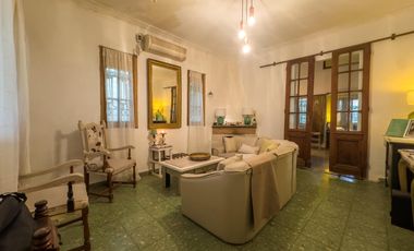 Casa en venta - 2 Dormitorios 1 Baño - 330Mts2 - Caseros