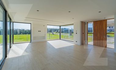 Casa moderna a estrenar Rumencó Joven