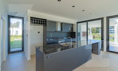 Casa moderna a estrenar Rumencó Joven