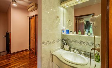 Casa en venta 5 amb con cochera y jardin - Caballito