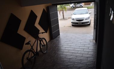 Casa en venta - 4 Dormitorios 2 Baños - Cochera - 187Mts2 - 9 De Julio