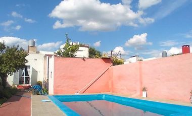 Casa en venta - 4 Dormitorios 2 Baños - Cochera - 187Mts2 - 9 De Julio