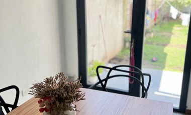 Venta duplex con 2 habitaciones y jardín en Roque Pérez