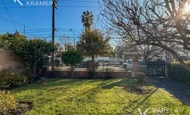 Casa en  Pacheco con gran lote!