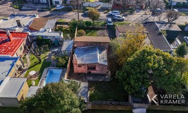 Casa en  Pacheco con gran lote!