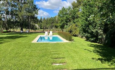 Casa en venta - 4 Dormitorios 3 Baños - Cochera - 1.320Mts2 - La Plata