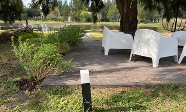 Casa en venta - 4 Dormitorios 3 Baños - Cochera - 1.320Mts2 - La Plata