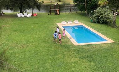 Casa en venta - 4 Dormitorios 3 Baños - Cochera - 1.320Mts2 - La Plata