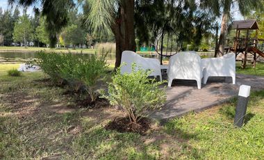 Casa en venta - 4 Dormitorios 3 Baños - Cochera - 1.320Mts2 - La Plata