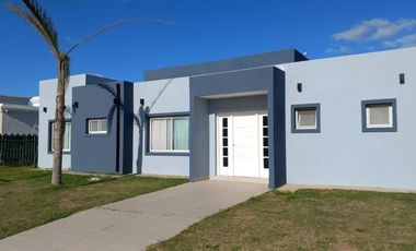 Casa en venta - 2 Dormitorios 2 Baños - 635mts2 - Esteban Echeverria