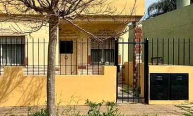 Casa en venta - 2 Dormitorios 1 Baño - 150mts2 - Moron