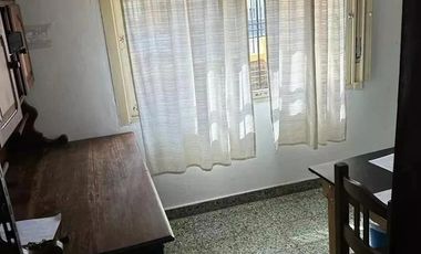 Casa en venta - 2 Dormitorios 1 Baño - 150mts2 - Moron