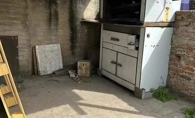 Casa en venta - 2 Dormitorios 1 Baño - 150mts2 - Moron