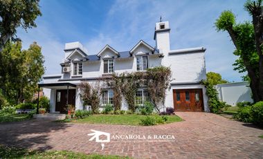 Venta en Country San Diego. Importante propiedad en esquina con 3000 mts de parque.