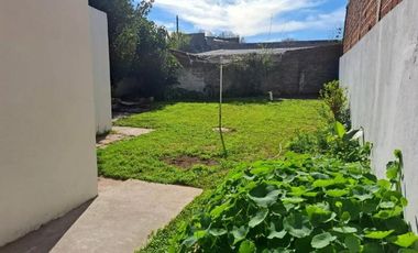 Casa en venta - 1 Dormitorio 1 Baño - Cochera - 327Mts2 - Quilmes Oeste