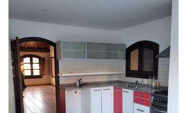 Casa en venta - 4 Dormitorios 3 Baños - Cochera - 244Mts2 - Bella Vista
