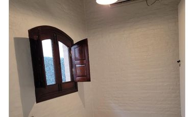 Casa en venta - 4 Dormitorios 3 Baños - Cochera - 244Mts2 - Bella Vista