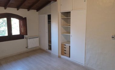 Casa en venta - 4 Dormitorios 3 Baños - Cochera - 244Mts2 - Bella Vista
