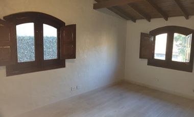 Casa en venta - 4 Dormitorios 3 Baños - Cochera - 244Mts2 - Bella Vista
