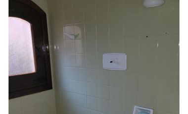 Casa en venta - 4 Dormitorios 3 Baños - Cochera - 244Mts2 - Bella Vista