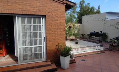 Casa en venta - 4 Dormitorios 2 Baños - Garín