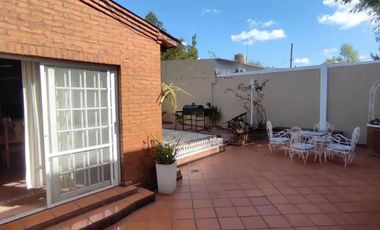 Casa en venta - 4 Dormitorios 2 Baños - Garín