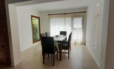 Casa en venta - 2 Dormitorios 2 Baños - Cocheras - 330Mts2 - Quequén