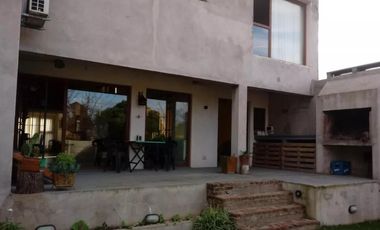 Casa en venta - 2 Dormitorios 2 Baños - Cocheras - 330Mts2 - Quequén