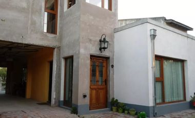 Casa en venta - 2 Dormitorios 2 Baños - Cocheras - 330Mts2 - Quequén