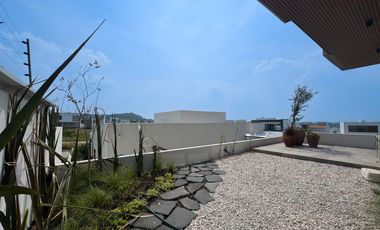 CASA DE 3 NIVELES  EN VENTA EN PUNTA TIBURÓN
