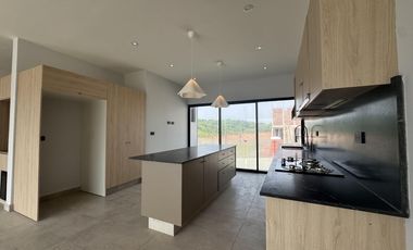 CASA DE 3 NIVELES  EN VENTA EN PUNTA TIBURÓN