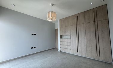 CASA DE 3 NIVELES  EN VENTA EN PUNTA TIBURÓN