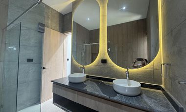CASA DE 3 NIVELES  EN VENTA EN PUNTA TIBURÓN