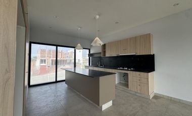 CASA DE 3 NIVELES  EN VENTA EN PUNTA TIBURÓN
