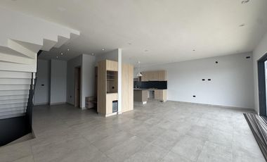 CASA DE 3 NIVELES  EN VENTA EN PUNTA TIBURÓN