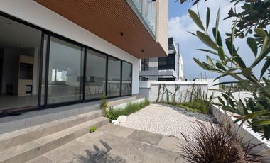 CASA DE 3 NIVELES  EN VENTA EN PUNTA TIBURÓN