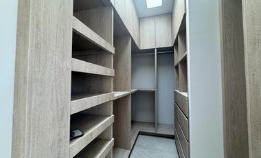 CASA DE 3 NIVELES  EN VENTA EN PUNTA TIBURÓN