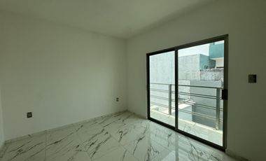 CASA EN VENTA EN LOMAS DE LA RIOJA / MÚSICAS