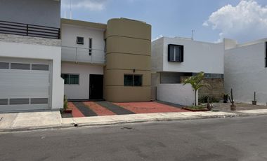 CASA EN VENTA EN LOMAS DE LA RIOJA / MÚSICAS