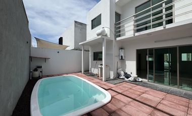 CASA EN VENTA EN LOMAS DE LA RIOJA / MÚSICAS