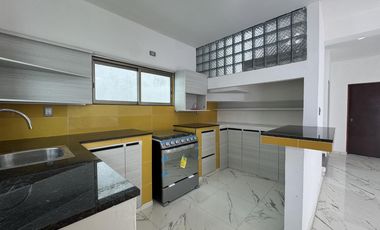 CASA EN VENTA EN LOMAS DE LA RIOJA / MÚSICAS
