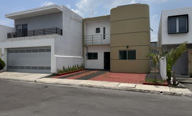 CASA EN VENTA EN LOMAS DE LA RIOJA / MÚSICAS