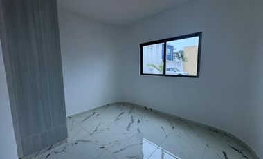 CASA EN VENTA EN LOMAS DE LA RIOJA / MÚSICAS