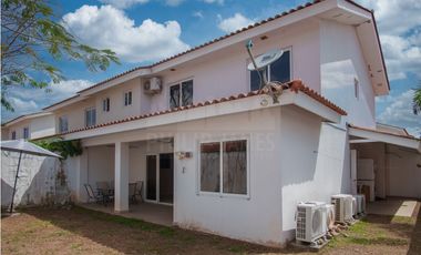 Remate: Venta de Casa en Versalles, Ph Reservas de Versalles.