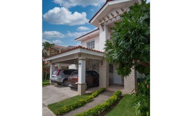 Remate: Venta de Casa en Versalles, Ph Reservas de Versalles.