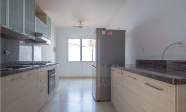 Remate: Venta de Casa en Versalles, Ph Reservas de Versalles.